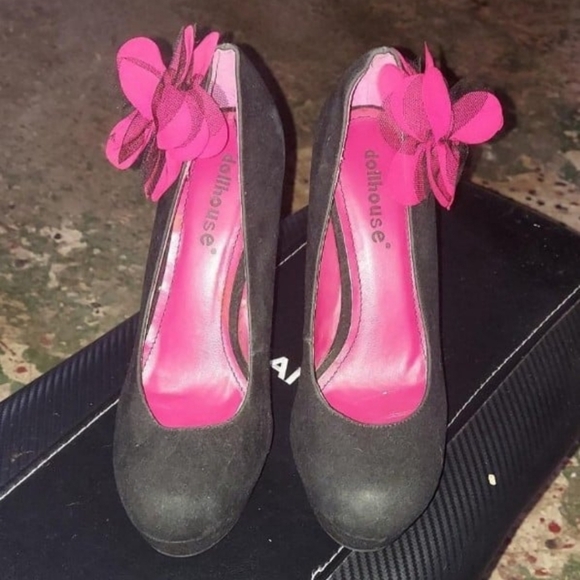 Black Velvet with red flowers platform high heels - Picture 2 of 8